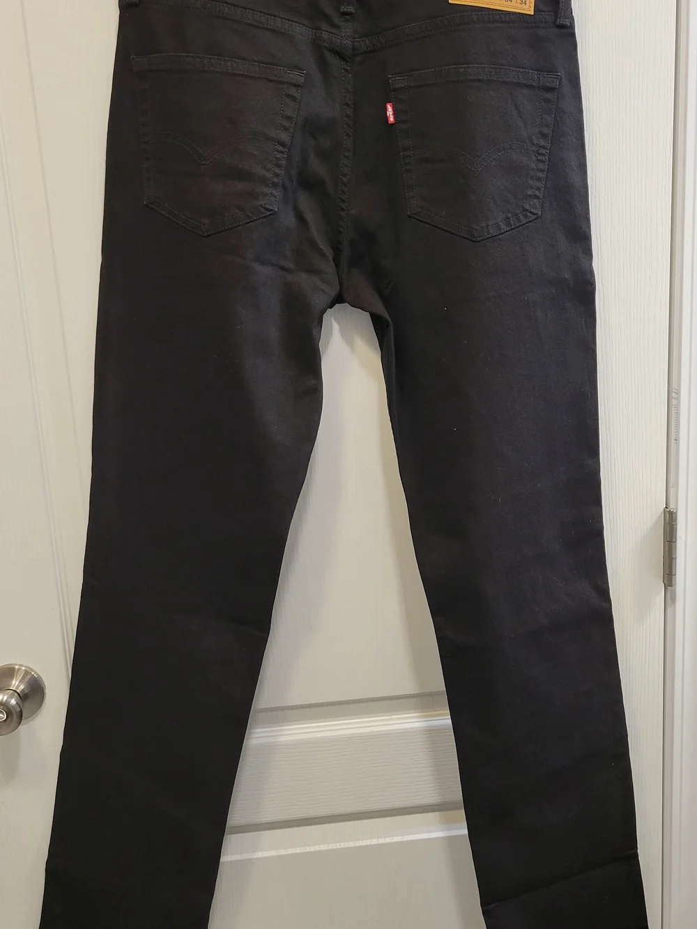 Levi's Slim Straight Men's Jeans in Black with Red Size Sticker - Picture 3 of 3